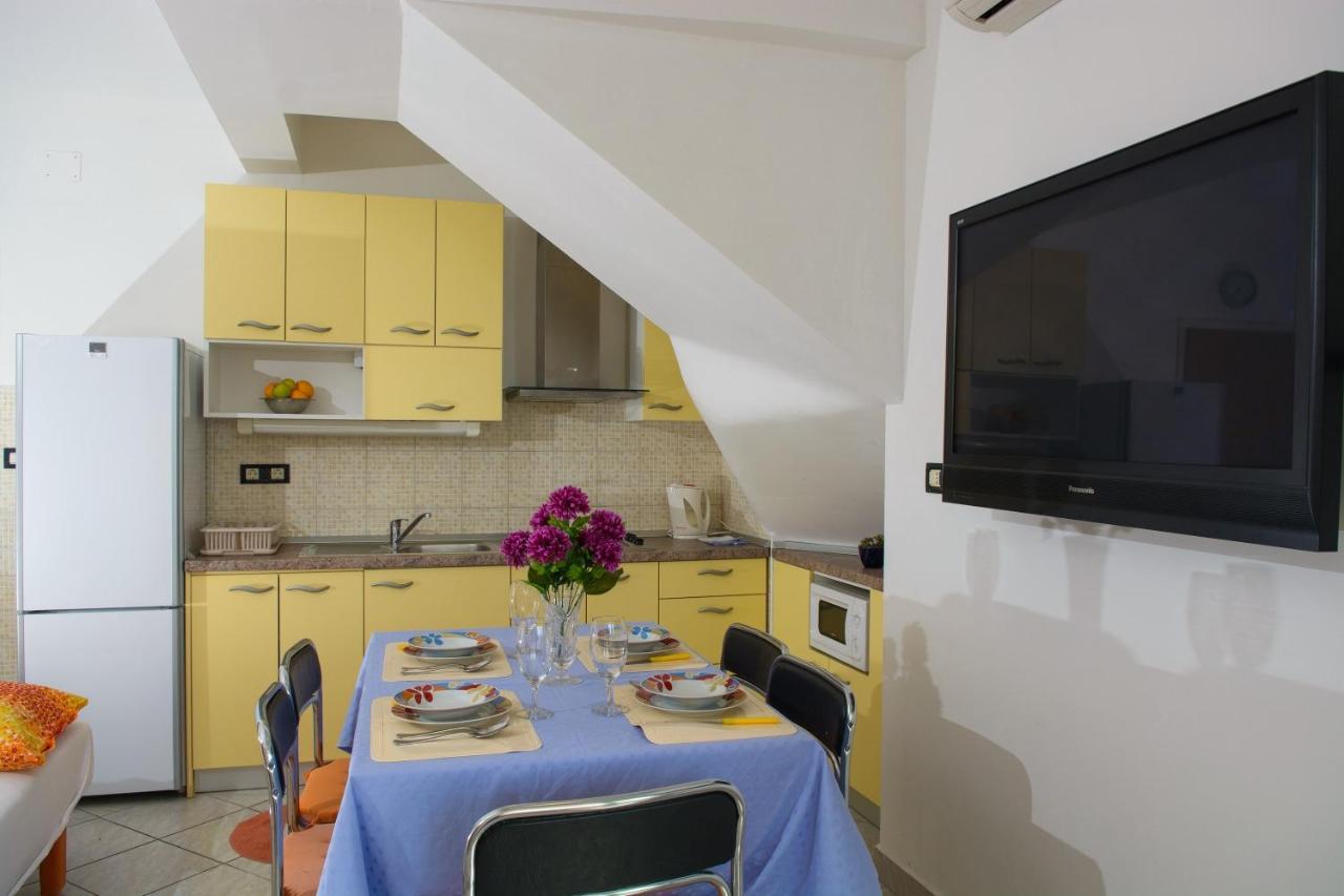 Apartments Marija - By The Sea Rogoznica  Bagian luar foto